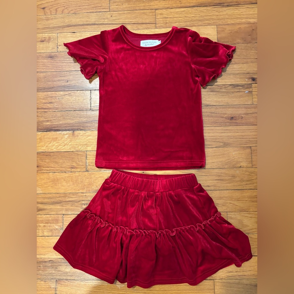 Evie’s closet red velvet set NWT 4t
